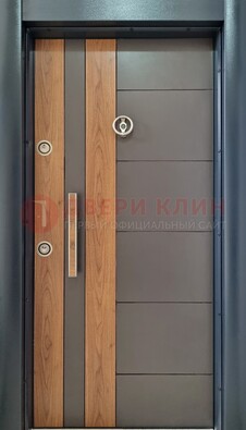 Коричневая входная дверь c МДФ панелью ЧД-01 в частный дом в Домодедово