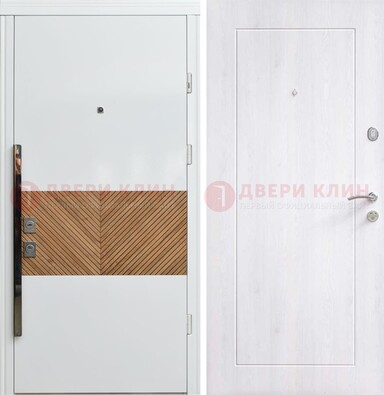 Белая железная дверь МДФ горизонтальной вставкой ДМ-265 в Домодедово