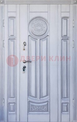 Белая двухстворчатая дверь с массивом дуба ДМД-72 в Домодедово