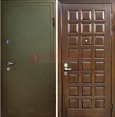 Зеленая входная дверь с порошковым окрасом ДП-64 