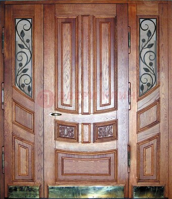 Парадная дверь со стеклом и ковкой ДПР-35 для загородного дома в Домодедово