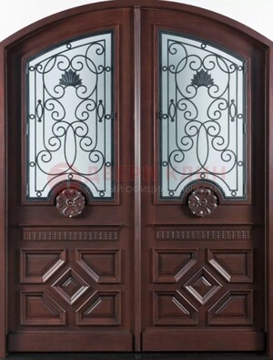 Арочная коричневая парадная дверь ДПР-66 в Домодедово