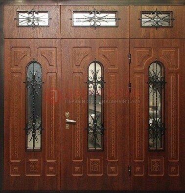 Парадная дверь с металлическими вставками и ковкой ДПР-72 в дом в Домодедово