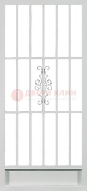 Белая стальная решетчатая дверь с ковкой ДР-35 в Домодедово