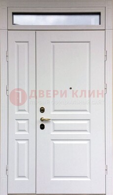 Белая двухстворчатая металлическая дверь со стеклом ДС-63 в Домодедово