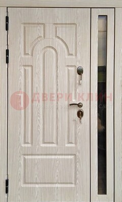 Белая металлическая дверь со стеклом ДС-68 в Домодедово