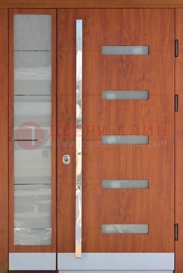 Коричневая металлическая дверь со стеклом ДС-72 в Домодедово