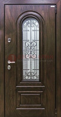 Темная филенчатая железная дверь со стеклом и ковкой ДСК-102 в Домодедово
