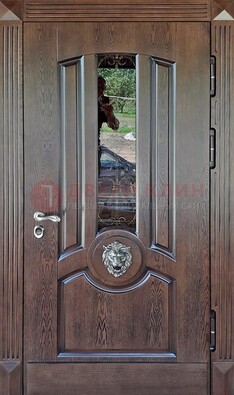 Коричневая уличная дверь со стеклом и ковкой ДСК-107 в Домодедово