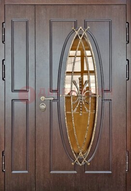 Полуторная металлическая дверь со стеклом и ковкой ДСК-108 в Домодедово