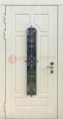 Светлая стальная дверь со стеклом и ковкой ДСК-118 в Домодедово