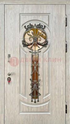 Светлая железная дверь со стеклом ковкой для коттеджа ДСК-134 в Домодедово
