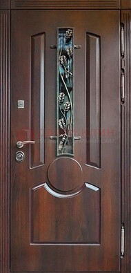 Темная железная дверь со стеклом и ковкой для кирпичного дома ДСК-136 в Домодедово