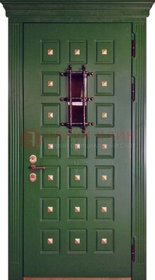 Зеленая уличная дверь со стеклом и ковкой для коттеджа ДСК-139 в Домодедово