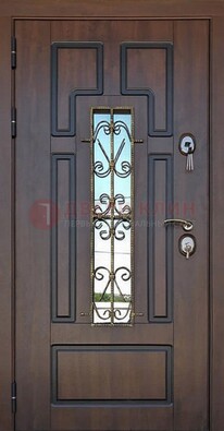 Уличная дверь со стеклом и ковкой в коричневом цвете ДСК-181 в Домодедово