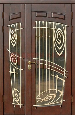 Коричневая железная дверь с большим стеклом и ковкой ДСК-203 в Домодедово
