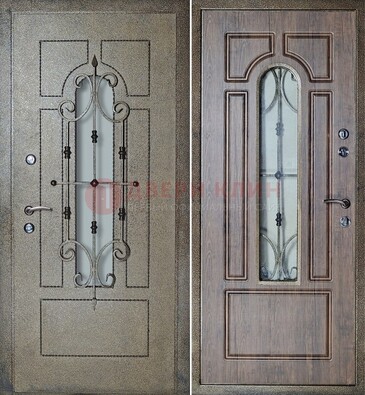 Внешняя стальная дверь со стеклом и ковкой зеленой ДСК-22 в Домодедово