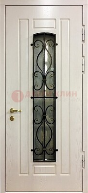 Распашная дверь с узким стеклом и ковкой ДСК-31 в Ростове-На-Дону