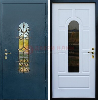 Входная дверь Дверь со стеклом и ковкой ДСК-71 для кирпичного дома в Серпухове