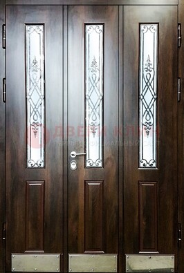Входная дверь со стеклом и ковкой ДСК-72 в кирпичный дом в Домодедово
