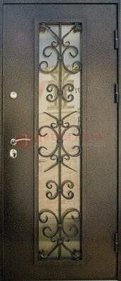Входная дверь Дверь со стеклом и ковкой черного цвета ДСК-76 для веранды в Домодедово