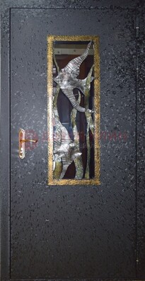 Металлическая дверь со стеклом и ковкой ДСК-82 для крыльца в Домодедово