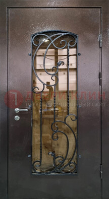 Металлическая дверь со стеклом и ковкой ДСК-95 для магазина в Домодедово