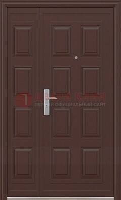 Коричневая железная тамбурная дверь ДТМ-37 в Солнечногорске
