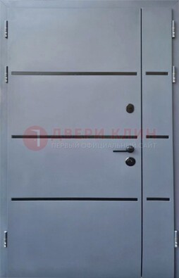 Серая металлическая тамбурная дверь с молдингами ДТМ-42 в Домодедово
