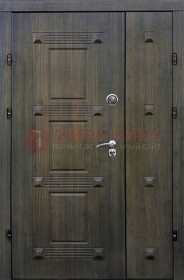 Железная двухстворчатая филенчатая дверь с виноритом ДВТ-143 в Домодедово