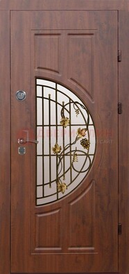 Стальная коричневая дверь с виноритом и ковкой ДВТ-82 в Домодедово