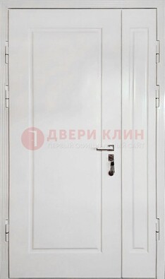 Полуторная металлическая дверь с МДФ в белом цвете ПЛ-24 в Домодедово