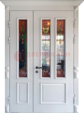 Белая полуторная металлическая дверь с витражом ВЖ-12 в Домодедово